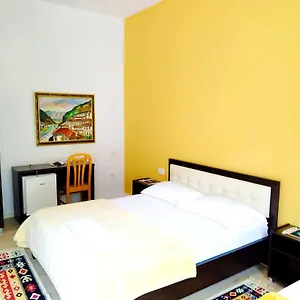Pensión Lili -, Berat